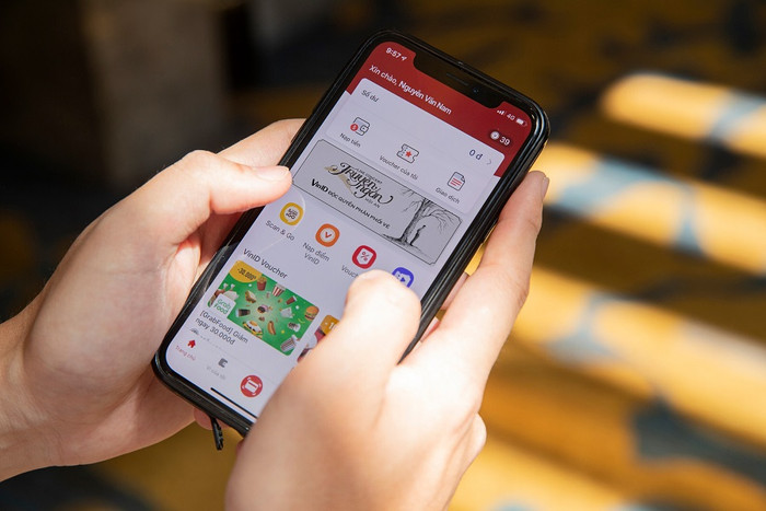 Săn vé Live Concert “Truyện ngắn” của Hà Anh Tuấn chưa bao giờ dễ dàng đến thế thông qua app VinID. Săn vé Live Concert “Truyện ngắn” của Hà Anh Tuấn chưa bao giờ dễ dàng đến thế thông qua app VinID.