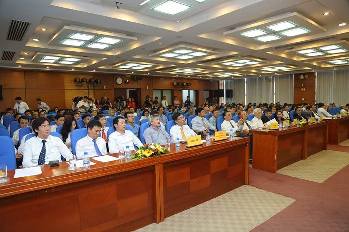 Toàn cảnh lễ kỷ niệm. Toàn cảnh lễ kỷ niệm.