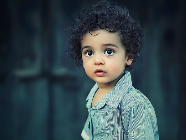 Hãy giúp trẻ tránh xa môi trường ô nhiễm. (Ảnh: theo boldsky). Hãy giúp trẻ tránh xa môi trường ô nhiễm. (Ảnh: theo boldsky).