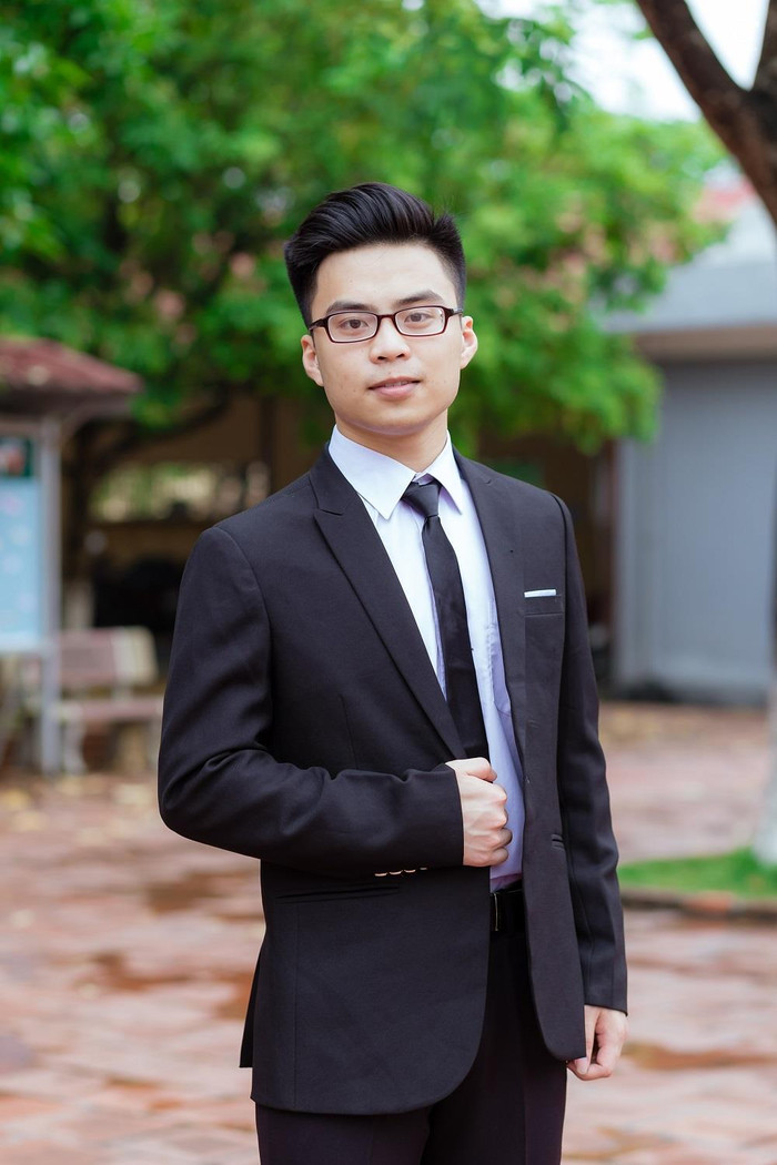 Em Nguyễn Minh Quân đã xuất sắc giành huy chương bạc Olympic Tin học năm 2019. Em Nguyễn Minh Quân đã xuất sắc giành huy chương bạc Olympic Tin học năm 2019.