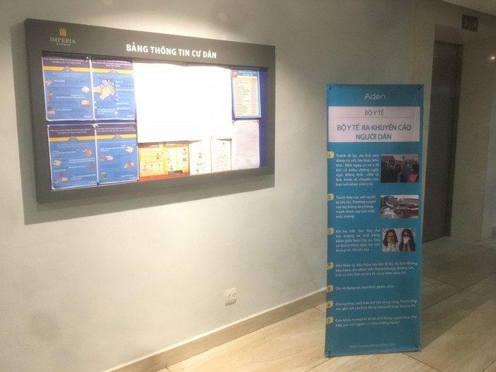 Tương tự tại chung cư Imperia Garden (Nguyễn Huy Tưởng, Thanh Xuân, Hà Nội) các thông báo về việc phòng chống dịch bệnh cũng được trang bị từ tầng hầm của mỗi tòa nhà.