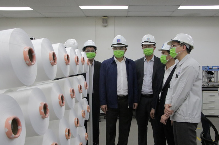 Tổng giám đốc PVN - ông Lê Mạnh Hùng kiểm tra tình hình tại VNPOLY. Tổng giám đốc PVN - ông Lê Mạnh Hùng kiểm tra tình hình tại VNPOLY.