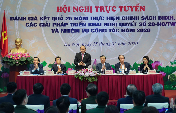 Thủ tướng Nguyễn Xuân Phúc dự hội nghị về chính sách bảo hiểm xã hội. Thủ tướng Nguyễn Xuân Phúc dự hội nghị về chính sách bảo hiểm xã hội.