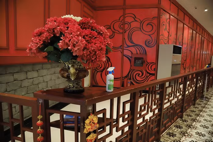 Dung dịch sát khuẩn tay khô được đặt ở nhiều vị trí ở Sun World Halong Complex. Dung dịch sát khuẩn tay khô được đặt ở nhiều vị trí ở Sun World Halong Complex.