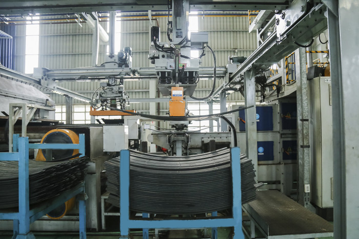 Công đoạn chuyên phun bi. Công đoạn chuyên phun bi.