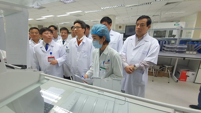 Bộ Y tế kiểm tra công tác phòng chống dịch tại Bệnh viện Bệnh nhiệt đới Trung ương cơ sở 2. Ảnh: BYT Bộ Y tế kiểm tra công tác phòng chống dịch tại Bệnh viện Bệnh nhiệt đới Trung ương cơ sở 2. Ảnh: BYT