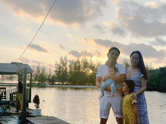 Gia đình du khách Hà Nội đi du lịch Phú Quốc tránh dịch Covid-19.