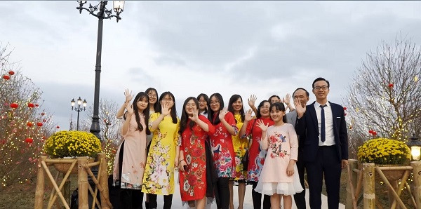 Hơn 50.000 du khách phấn khích vì có được trải nghiệm du xuân độc đáo chưa từng có tại lễ hội hoa xuân quy mô hoành tráng, sánh ngang với các lễ hội hoa lớn trên thế giới.