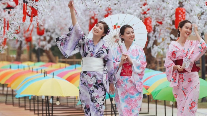 Một góc Lễ hội hoa mai lớn nhất Việt Nam được tổ chức tại Công viên Ánh sáng,Vinhomes Grand Park (Thành phố Hồ Chí Minh).