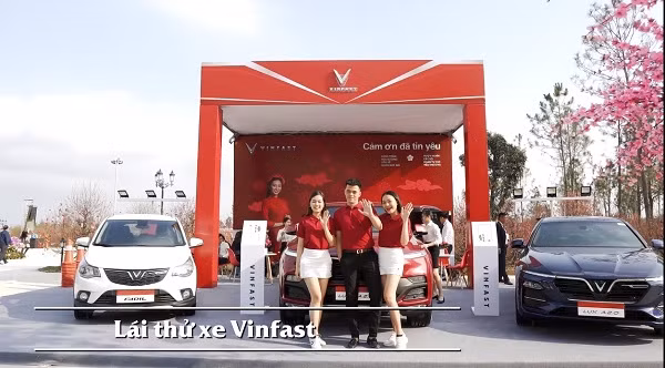 Trải nghiệm lái thử xe VinFast - “Năm mới tăng tốc, rước lộc về nhà” dành cho những du khách yêu công nghệ và muốn thử thách bản thân.