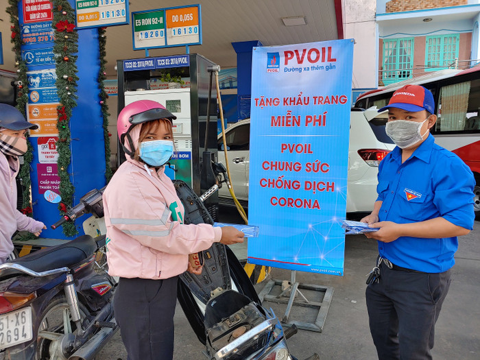 Pvoil phát khẩu trang miễn phí. Pvoil phát khẩu trang miễn phí.