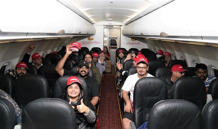 Người dân và du khách hào hứng với chuyến bay đặc biệt Hà Nội - New Delhi. Người dân và du khách hào hứng với chuyến bay đặc biệt Hà Nội - New Delhi.