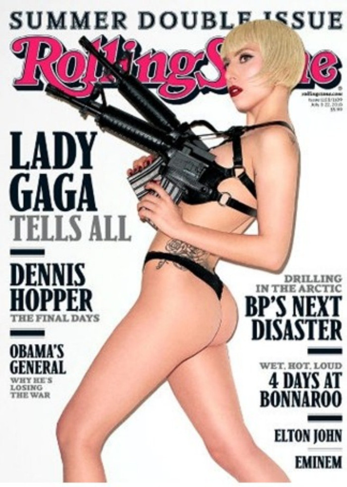 Lady GaGa từng phát biểu: “Tôi là một nghệ sỹ và tôi có quyền mặc theo đúng sở thích của mình”. Thật vậy, những bộ đồ, kiểu tóc có thể "dọa ma" và "hù chết" người khác chỉ có thể là Lady Gaga.