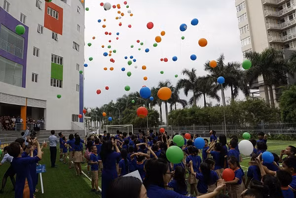 Ngày khai giảng ấm áp mang đến nhiều hy vọng về một năm học mới với thật nhiều thành công của thầy và trò trường Wellspring Sài Gòn.