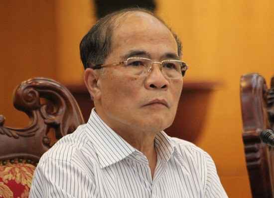 Chủ tịch Quốc hội Nguyễn Sinh Hùng đặt câu hỏi: Vai trò của Chính phủ trong bảo vệ Hiến pháp thế nào? Ảnh: Ngọc Quang. Chủ tịch Quốc hội Nguyễn Sinh Hùng đặt câu hỏi: Vai trò của Chính phủ trong bảo vệ Hiến pháp thế nào? Ảnh: Ngọc Quang.