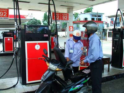 Xăng dầu được thực hiện theo cơ chế thị trường, có sự quản lý của Nhà nước. Xăng dầu được thực hiện theo cơ chế thị trường, có sự quản lý của Nhà nước.