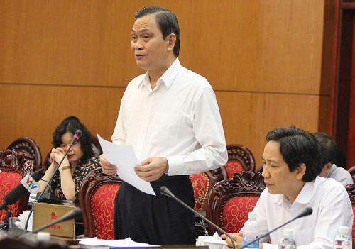Bộ trưởng Bộ Nội vụ - ông Nguyễn Thái Bình báo cáo tại Ủy ban Thường vụ Quốc hội sáng 30/9. Ảnh: Ngọc Quang. Bộ trưởng Bộ Nội vụ - ông Nguyễn Thái Bình báo cáo tại Ủy ban Thường vụ Quốc hội sáng 30/9. Ảnh: Ngọc Quang.