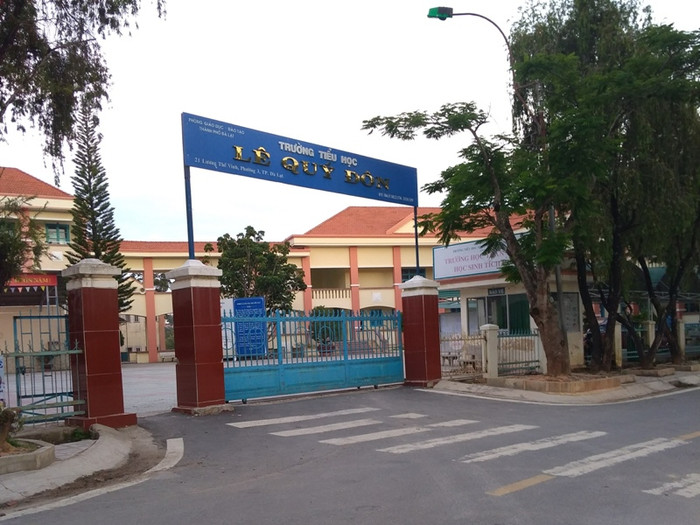 Trường Tiểu học Lê Quý Đôn, Thành phố Đà Lạt, nơi xảy ra nhiều sai phạm của Hiệu trưởng. Trường Tiểu học Lê Quý Đôn, Thành phố Đà Lạt, nơi xảy ra nhiều sai phạm của Hiệu trưởng.