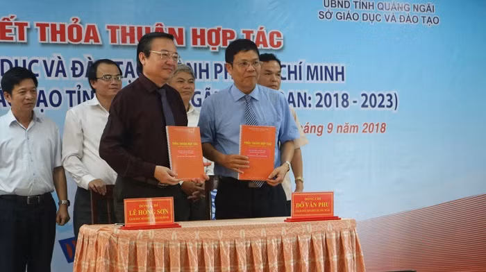 Quảng Ngãi ký kết thỏa thuận hợp tác về giáo dục với thành phố Hồ Chí Minh (Ảnh: tác giả cung cấp). Quảng Ngãi ký kết thỏa thuận hợp tác về giáo dục với thành phố Hồ Chí Minh (Ảnh: tác giả cung cấp).