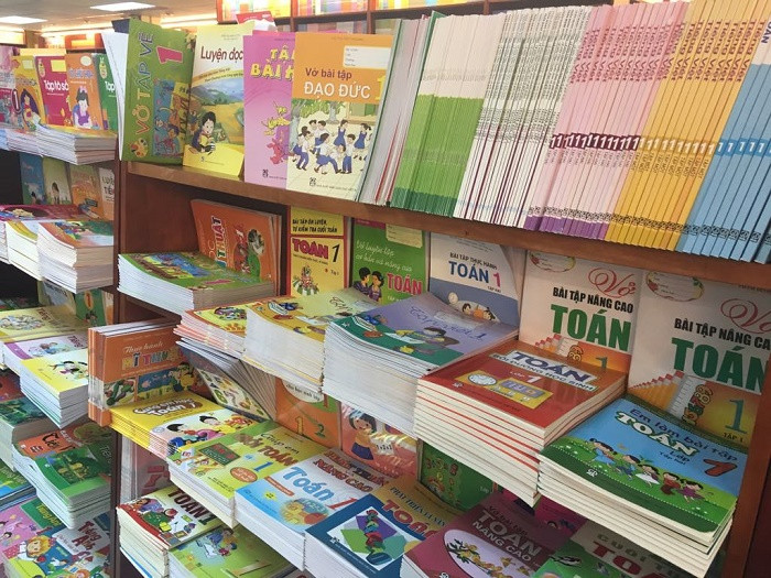 Sách giáo khoa có vai trò quan trọng đối với hoạt động dạy và học (Ảnh: A.N). Sách giáo khoa có vai trò quan trọng đối với hoạt động dạy và học (Ảnh: A.N).