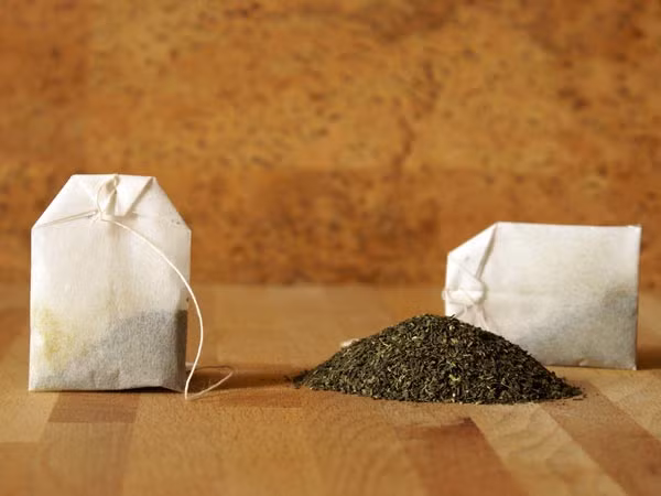 Lợi ích làm đẹp tuyệt vời từ túi trà đã qua sử dụng (Ảnh: theo Boldsky).