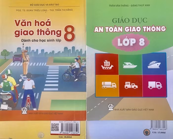 Bộ sách An toàn giao thông lớp 8 (Ảnh: tác giả cung cấp).