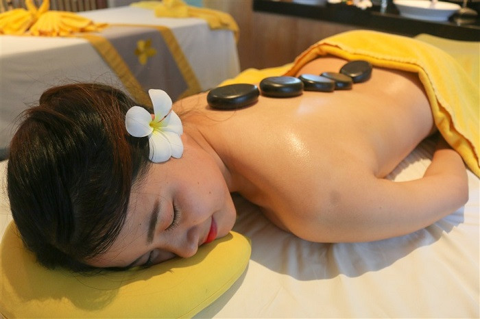 Quý khách hàng sẽ được trải nghiệm dịch vụ chăm sóc và thư giãn tại Sứ Spa. Quý khách hàng sẽ được trải nghiệm dịch vụ chăm sóc và thư giãn tại Sứ Spa.