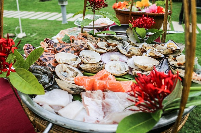 Du khách sẽ được thưởng thức những món hải sản tươi ngon. Du khách sẽ được thưởng thức những món hải sản tươi ngon.