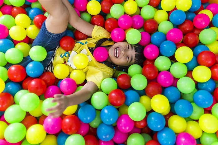 Các em nhỏ vui chơi thoải mái. Các em nhỏ vui chơi thoải mái.