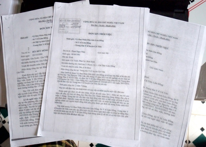 Hàng loạt đơn xin nghỉ việc của y, bác sĩ trẻ đang công tác tại Lâm Đồng. Hàng loạt đơn xin nghỉ việc của y, bác sĩ trẻ đang công tác tại Lâm Đồng.