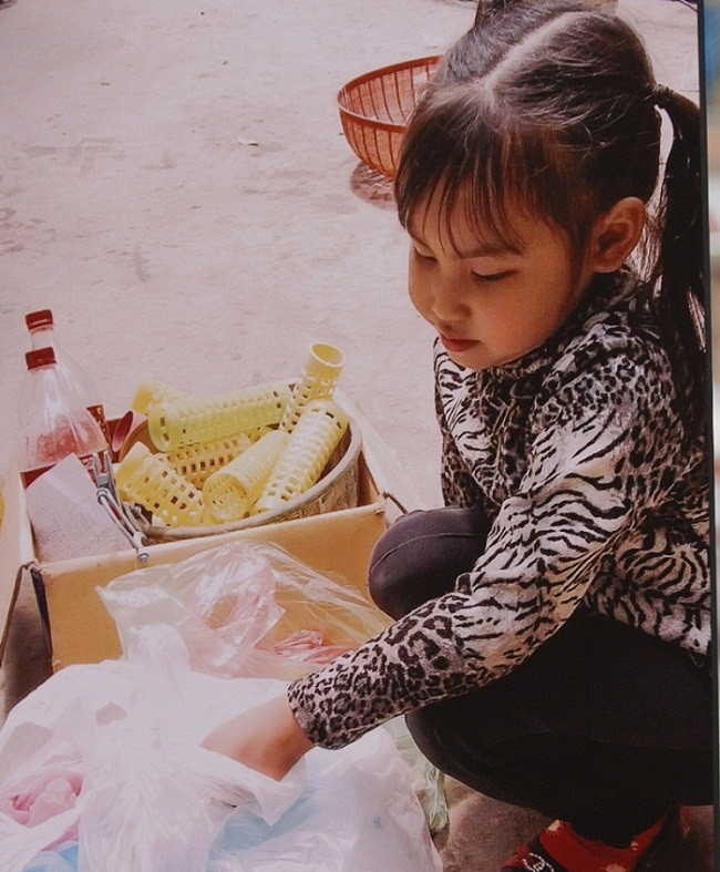 Bức ảnh "Phân loại rác" của em Nguyễn Thảo Vy, lớp 2D Trường Tiểu học Tân Triều.