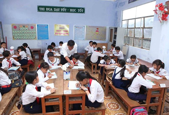 Lương giáo viên hiện nay còn thấp (Ảnh minh họa: TTXVN). Lương giáo viên hiện nay còn thấp (Ảnh minh họa: TTXVN).
