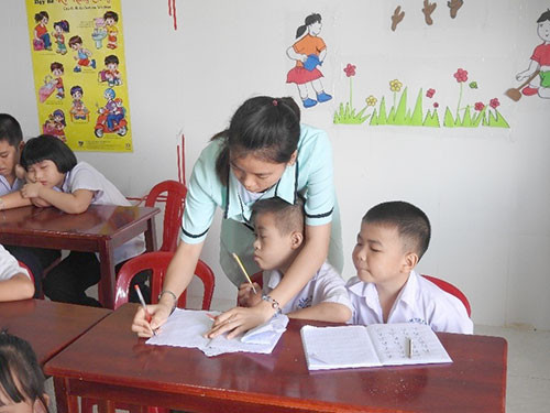 Hãy cười với thầy cô của con nhiều hơn mỗi sáng mai khi đưa con đến trường ảnh 3 Hãy cười với thầy cô của con nhiều hơn mỗi sáng mai khi đưa con đến trường ảnh 3