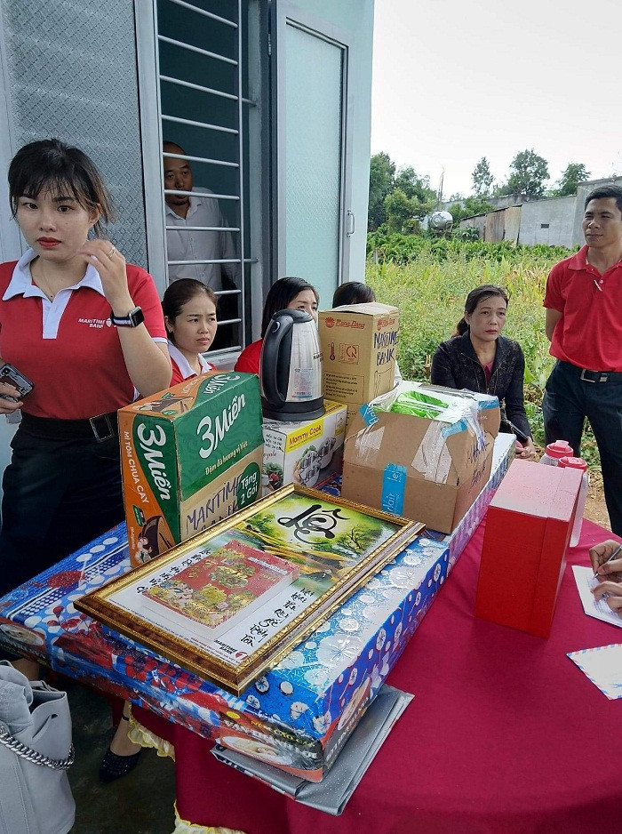 Toàn bộ số nhu yếu phẩm này do Cán bộ nhân viên Tập đoàn TNG Holdings Việt Nam và Maritime Bank quyên góp. Toàn bộ số nhu yếu phẩm này do Cán bộ nhân viên Tập đoàn TNG Holdings Việt Nam và Maritime Bank quyên góp.