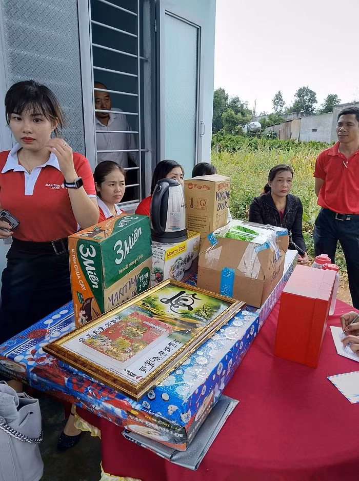 Toàn bộ số nhu yếu phẩm này do Cán bộ nhân viên Tập đoàn TNG Holdings Việt Nam và Maritime Bank quyên góp.
