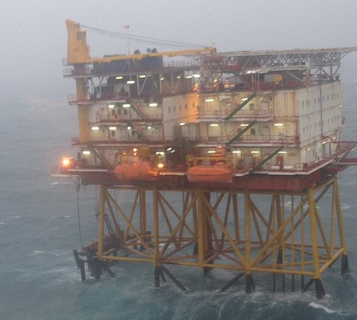 Công trình biển của Vietsovpetro trong cơn bão số 9. Công trình biển của Vietsovpetro trong cơn bão số 9.