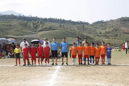 Từ khi thầy Thành về làm hiệu trưởng, phong trào học tập và văn thể mỹ của trường Nậm Búng được nâng cao rõ rệt. Từ khi thầy Thành về làm hiệu trưởng, phong trào học tập và văn thể mỹ của trường Nậm Búng được nâng cao rõ rệt.