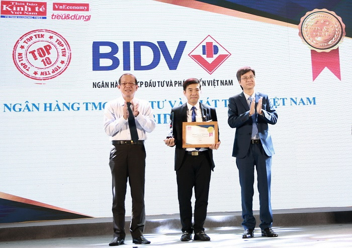BIDV SmartBanking - Sản phẩm ngân hàng số được vinh danh tại “Tin & Dùng Việt Nam 2018” . BIDV SmartBanking - Sản phẩm ngân hàng số được vinh danh tại “Tin & Dùng Việt Nam 2018” .