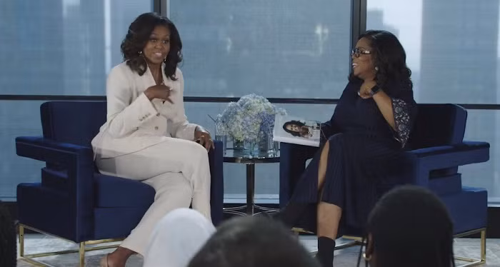 Đệ nhất Phu nhân Hoa Kỳ Michelle Obama cùng nữ hoàng truyền hình Mỹ Oprah Winfrey.
