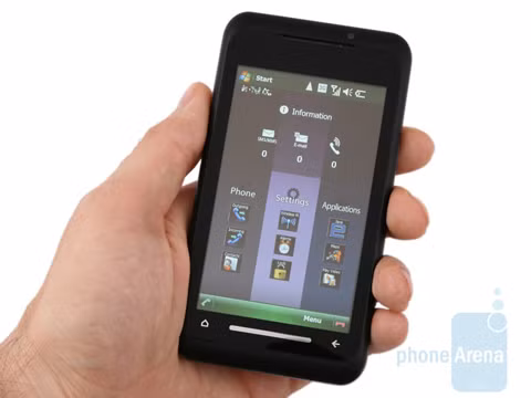 Toshiba TG01: Hiện nay Toshiba vẫn đang cố gắng khẳng định vị thế của mình trong thị trường smartphone. Mặc dù vậy không ít người không thể phủ nhận những thành công của hãng này trong phân khúc điện thoại thông minh khi cho ra mắt chiếc điện thoại trang bị bộ vi xử lý 1GHz đầu tiên. Toshiba TG01 là chiếc PDA phone có tốc độ mạnh nhất hiện này, máy chạy trên nền tảng Snapdragon 1 GHz, thiết kế màn hình siêu rộng, WVGA tới 4,1 inch, nhưng độ dày của máy chỉ là 9,9 mm.