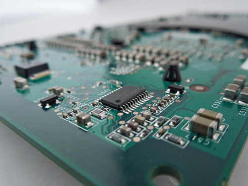 2. Macro: Ngay cả những mẫu máy ảnh hơn 2 triệu đồng cũng có thể chụp các bức ảnh macro tốt hơn smartphone. Nhiều mẫu máy có thể lấy nét chủ thể trong khoảng cách chưa tới 1 inch (2,54cm), dựa vào chất lượng của các tấm ảnh độ phân giải cao, bạn còn có thể phóng to và ngắm nhìn các chi tiết sắc nét. Ngoài ra, với cảm biến lớn hơn một chút, bạn thực sự tạo ra độ sâu trường ảnh đẹp mắt. 2. Macro: Ngay cả những mẫu máy ảnh hơn 2 triệu đồng cũng có thể chụp các bức ảnh macro tốt hơn smartphone. Nhiều mẫu máy có thể lấy nét chủ thể trong khoảng cách chưa tới 1 inch (2,54cm), dựa vào chất lượng của các tấm ảnh độ phân giải cao, bạn còn có thể phóng to và ngắm nhìn các chi tiết sắc nét. Ngoài ra, với cảm biến lớn hơn một chút, bạn thực sự tạo ra độ sâu trường ảnh đẹp mắt.