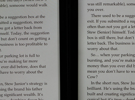 Thử nghiệm độ nét khi hiển thị văn bản của 2 máy là tương đương nhau, không có sự khác biệt đáng kể nào. Thử nghiệm độ nét khi hiển thị văn bản của 2 máy là tương đương nhau, không có sự khác biệt đáng kể nào.