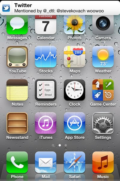Khi nhận được một thông báo Notification mới dưới dạng pop up nằm phía trên màn hình cảm ứng., bạn có thể ẩn nó đi bằng cách kéo nó bằng các kéo lên hoặc đơn giản là không làm gì cả.