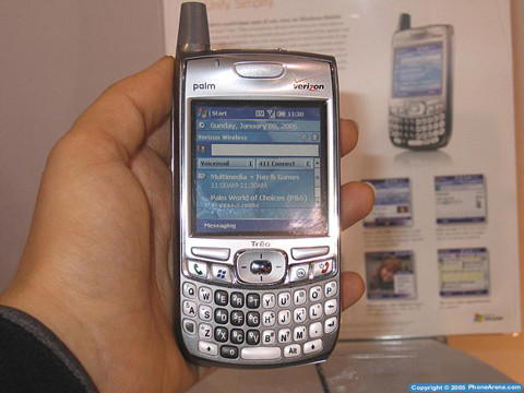Palm Treo 700w: Palm Treo 700w là thiết bị đầu tiên của Palm chạy trên hệ điều hành Windows Mobile. Một điện thoại thông minh thứ thiệt “tất cả trong một” hỗ trợ kết nối băng thông rộng và sử dụng hệ điều hành Windows Mobile 5.0. Bên cạnh đó, Palm Treo 700w còn có "sự góp mặt" của Wireless Sync, Active Sync 4.1, tích hợp công nghệ Bluetooth, Windows Media Player 10 Mobile, camera 1,3MP. Palm Treo 700w: Palm Treo 700w là thiết bị đầu tiên của Palm chạy trên hệ điều hành Windows Mobile. Một điện thoại thông minh thứ thiệt “tất cả trong một” hỗ trợ kết nối băng thông rộng và sử dụng hệ điều hành Windows Mobile 5.0. Bên cạnh đó, Palm Treo 700w còn có "sự góp mặt" của Wireless Sync, Active Sync 4.1, tích hợp công nghệ Bluetooth, Windows Media Player 10 Mobile, camera 1,3MP.