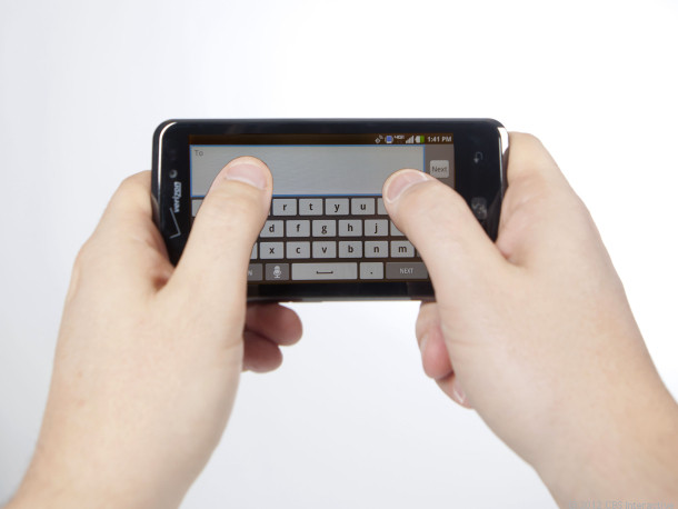 2. LG Spectrum: Smartphone của LG có màn hình IPS độ phân giải 1280 x 720 pixel, cho hình ảnh sáng đẹp, sắc nét cùng độ tương phản cao. Ngoài ra chiếc điện thoại này còn có khả năng quay video 1080p cho những clip sinh động, mượt mà. 2. LG Spectrum: Smartphone của LG có màn hình IPS độ phân giải 1280 x 720 pixel, cho hình ảnh sáng đẹp, sắc nét cùng độ tương phản cao. Ngoài ra chiếc điện thoại này còn có khả năng quay video 1080p cho những clip sinh động, mượt mà.