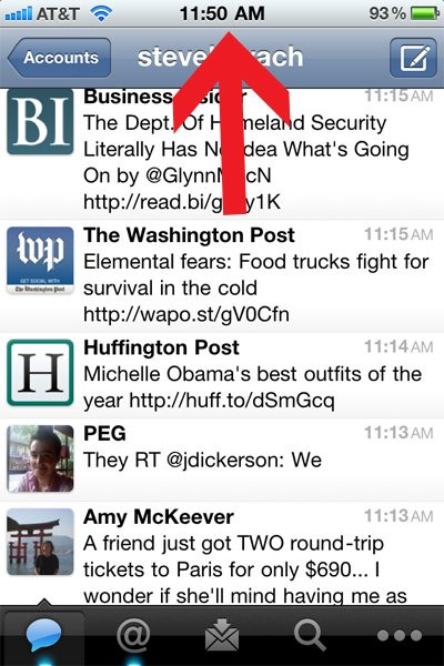 Khi đang lướt web với Safari, bạn hãy bấm vào thanh status bar của iPhone để trình duyệt tự động chuyển bạn tới đầu trang.