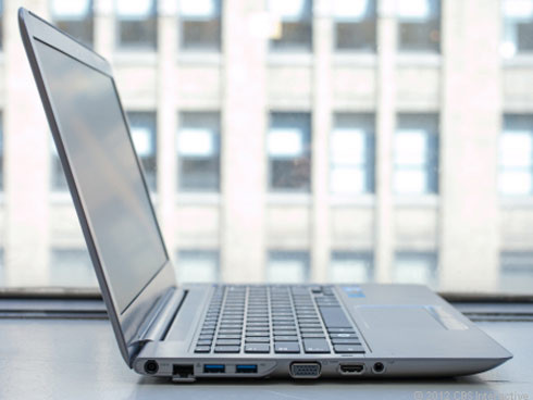 Samsung Series 5 Ultra có hai phiên bản 13 inch và 14 inch, được phân phối tại VN với giá khởi điểm dễ chịu là 20 triệu đồng. Máy tích hợp màn hình HD 300 nit LED SuperBright cùng công nghệ chống chói giúp nhìn rõ dưới trời nắng. Sản phẩm được trang bị Core i5, RAM 4 GB, ổ SSD 16 GB kết hợp HDD 500 GB. Samsung Series 5 Ultra có hai phiên bản 13 inch và 14 inch, được phân phối tại VN với giá khởi điểm dễ chịu là 20 triệu đồng. Máy tích hợp màn hình HD 300 nit LED SuperBright cùng công nghệ chống chói giúp nhìn rõ dưới trời nắng. Sản phẩm được trang bị Core i5, RAM 4 GB, ổ SSD 16 GB kết hợp HDD 500 GB.