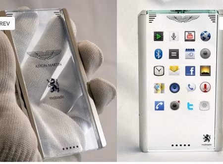 7. Điện thoại trong suốt cho xe sang: Nhà sản xuất nổi tiếng với các ôtô siêu sang- Aston Martin và công ty sản xuất điện thoại di động Canada- Bobiado đã hợp tác cùng tạo ra mẫu điện thoại tinh xảo - CPT002, điện thoại này được thiết kế trong suốt và trang bị màn hình cảm ứng điện dung. Ý tưởng này cũng có nhiều tính năng khiến người dùng mê mẩn. Hơn nữa, các nhà sáng tạo đã có kế hoạch tích hợp điện thoại này trên các các xe hơi Aston Martin