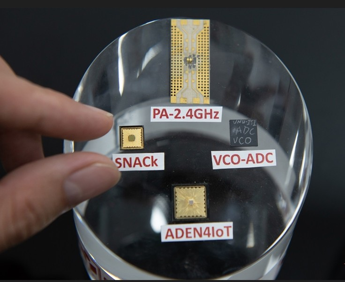 Một số chip do Viện Công nghệ thông tin, Đại học Quốc gia Hà Nội chế tạo. Ảnh: Viện cung cấp Một số chip do Viện Công nghệ thông tin, Đại học Quốc gia Hà Nội chế tạo. Ảnh: Viện cung cấp