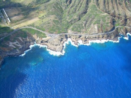 Đầu mùa hè này, CEO của Oracle Larrt Ellison đã chi 600 triệu để mua một hòn đảo hoang sơ ở Hawaii. Hòn đảo rộng 141 dặm vuông trước đây thuộc sở hữu của tỷ phú David Murdock có 3200 cư dân Đầu mùa hè này, CEO của Oracle Larrt Ellison đã chi 600 triệu để mua một hòn đảo hoang sơ ở Hawaii. Hòn đảo rộng 141 dặm vuông trước đây thuộc sở hữu của tỷ phú David Murdock có 3200 cư dân